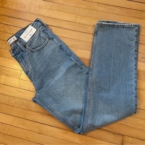 ABERCROMBIE & FITCH NWT The 90's Straight Mid Rise Jeans Medium Wash 25 Regular